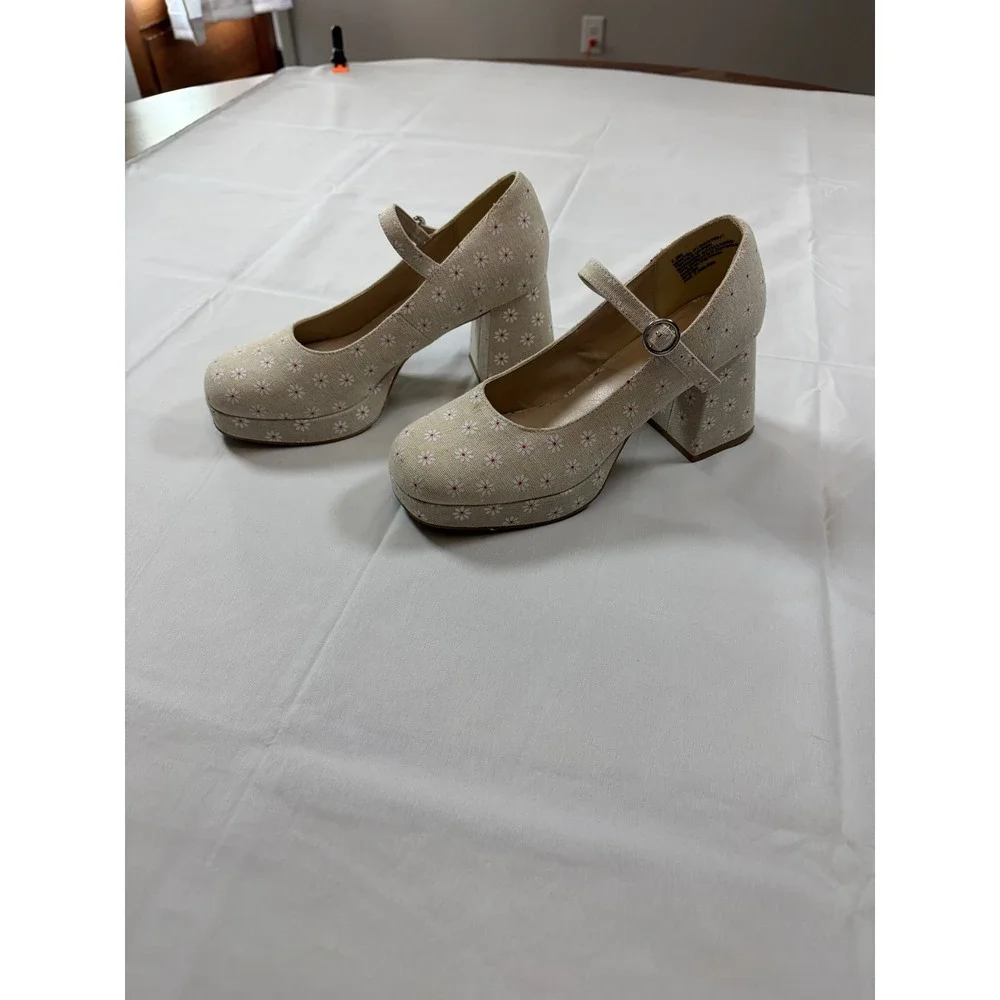 Madden Girl Daisy Floral Platform Mary Jane Heels Beige Block Heel Square Toe 11